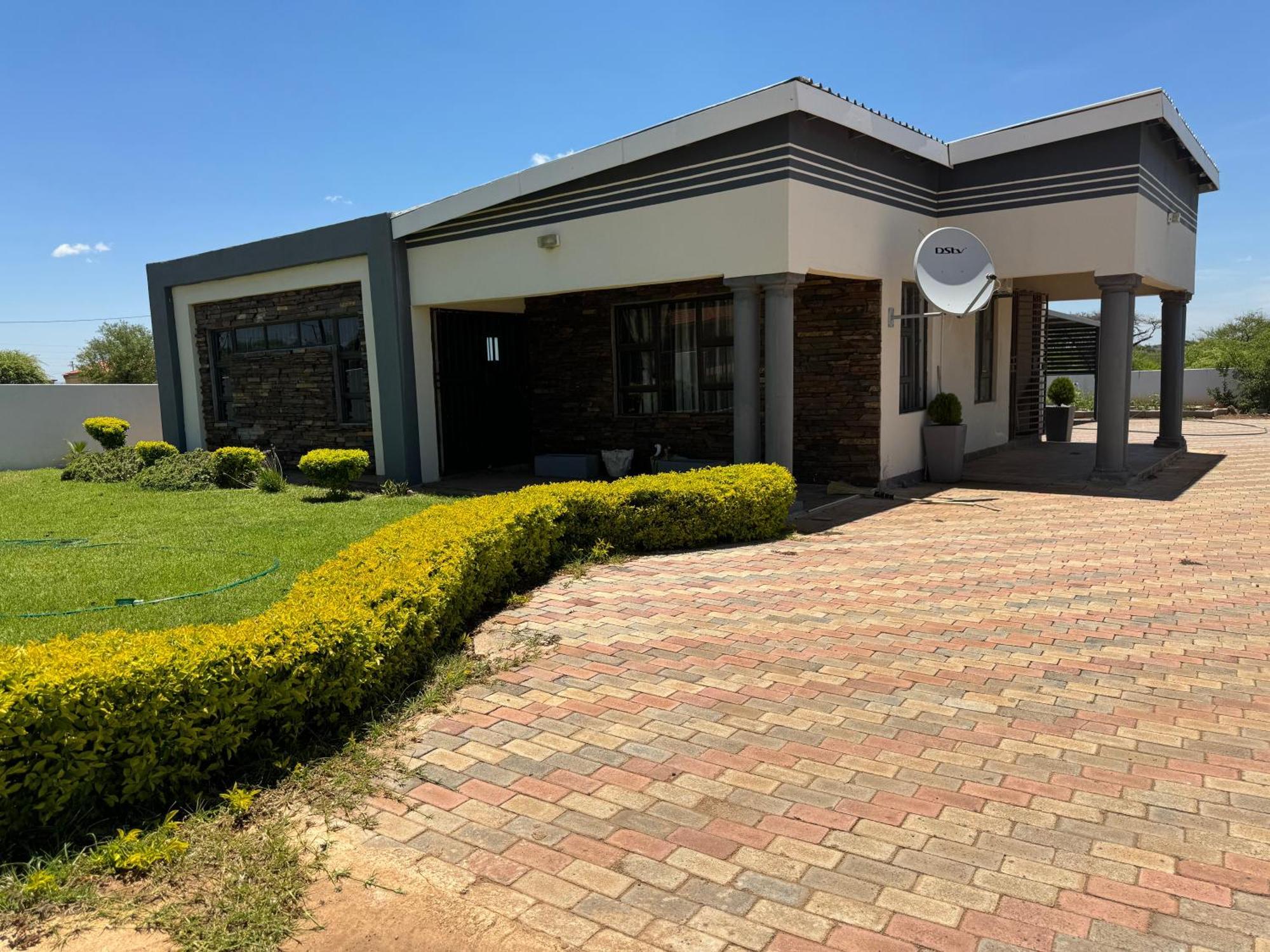 Castletown Villa Serowe Exterior photo